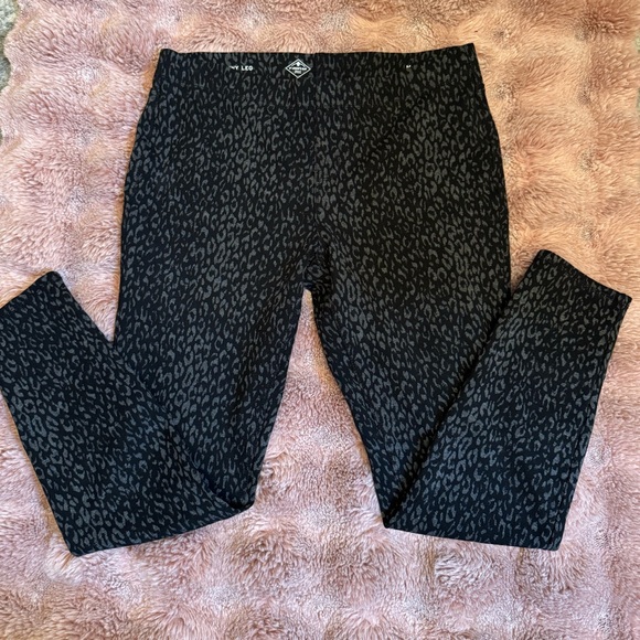 Black Leopard Print Leggings  - 50% off during Live Show! - Picture 1 of 5